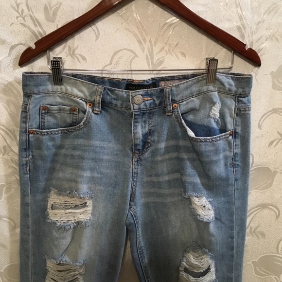Aeropostale Boyfriend Distressed Jeans - Picture 2 of 7